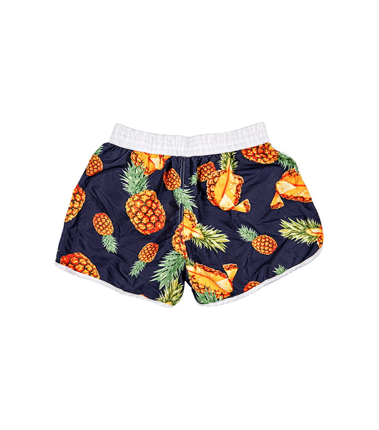 Shorts de playa de colores vivos con estampado de piñas